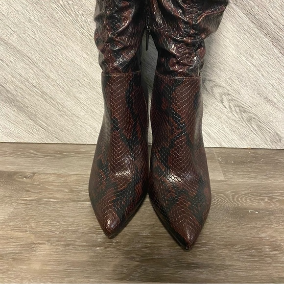 VINCE CAMUTO | Kentelli Ruched Boot Wine Snakeskin NEW - Picture 10 of 11
